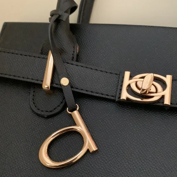 New bebe Ladies purse - Picture 10 of 16